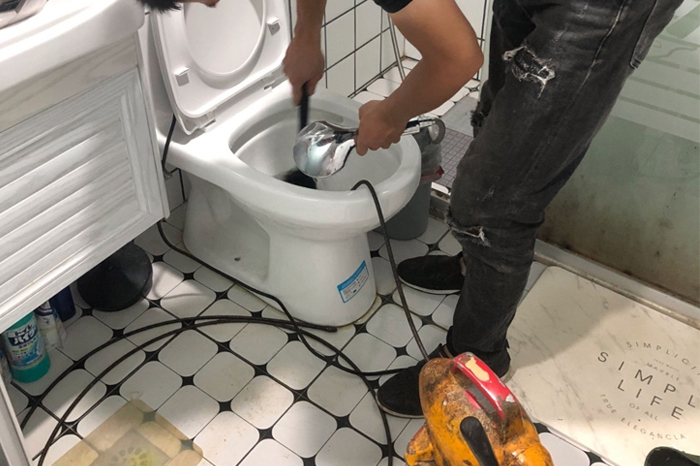 阿巴嘎疏通下水道