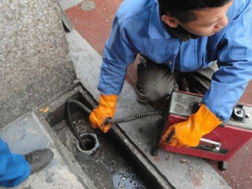 阿巴嘎疏通下水道