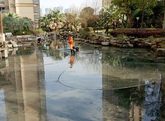 阿巴嘎景观池淤泥清理